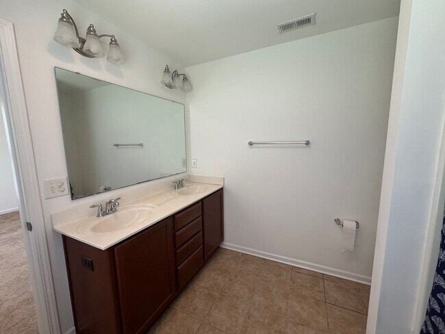 Building Photo - **Move-In Special of $500 off the first full months rent**