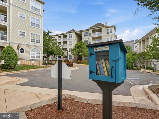 Building Photo - 4560 Strutfield Ln