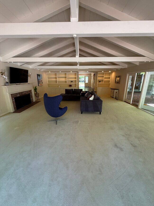 Building Photo - 25567 Willow Pond Ln