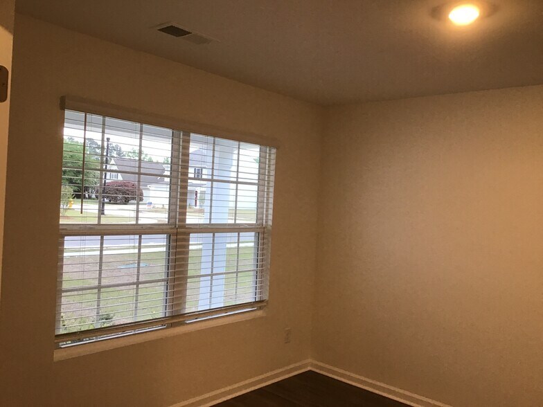 Building Photo - 1405 John Swann St