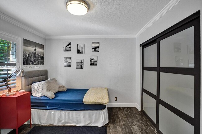 Building Photo - 1479 Sunset Way