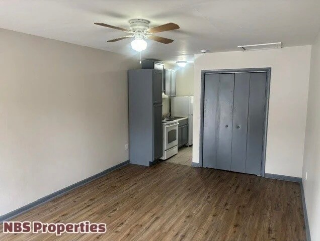 Building Photo - 867 N Gallaher View Rd