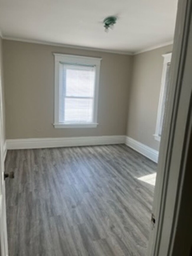 Building Photo - Duluth, MN - 4 bedroom - 1 bathroom - Clos...