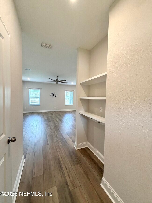 Building Photo - 12959 Holsinger Blvd