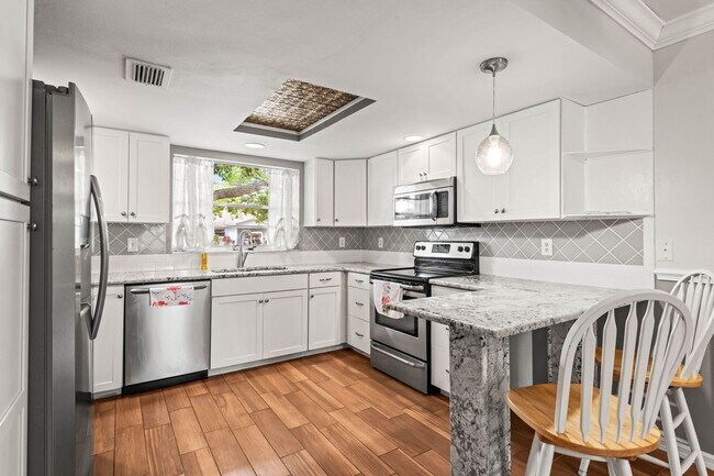 Building Photo - Perfect Retirement Condo