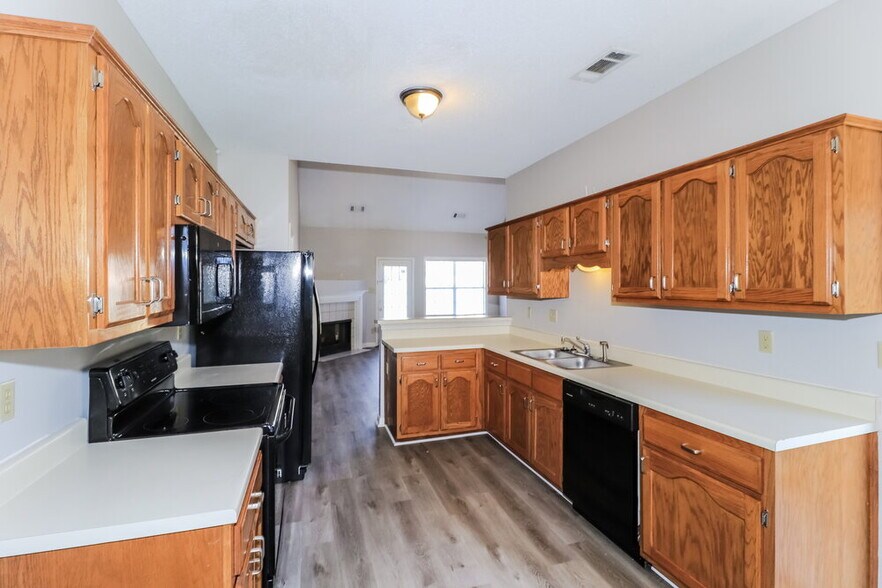 Building Photo - 8692 Overcup Oaks Dr