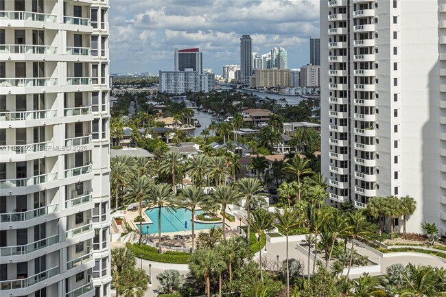 Building Photo - 21055 Yacht Club Dr