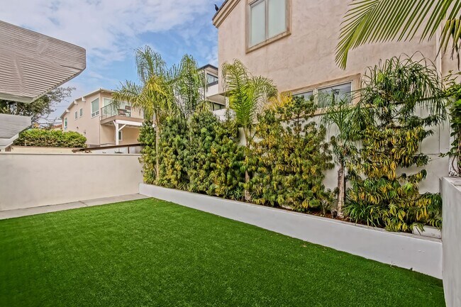 Building Photo - Completely Remodeled, Custom 3BR2BA Home w/ Spacious Floorplan, Amazing Indoor/Outdoor Space, Gat...