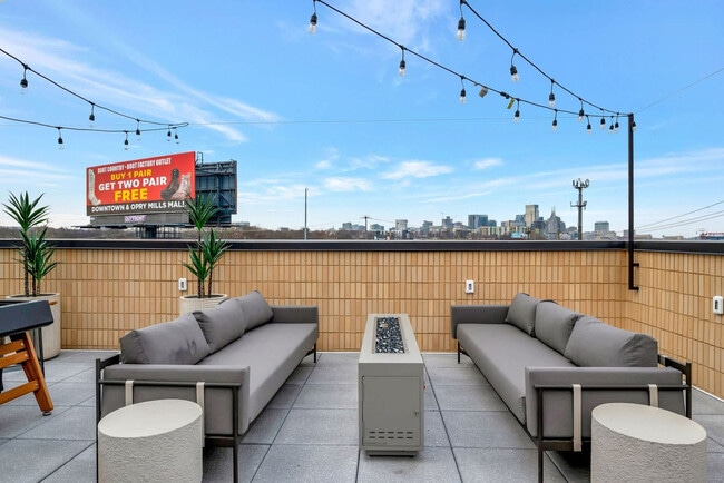 Building Photo - 245 Hermitage Ave