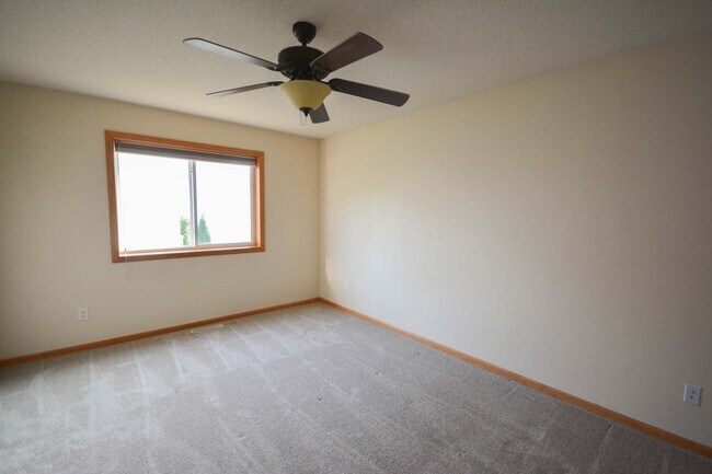 Building Photo - Great NW Home with Fenced Yard Near Gibbs Elementary