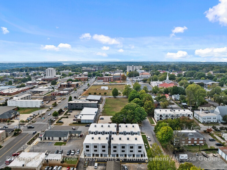 Building Photo - 154 N Poplar St