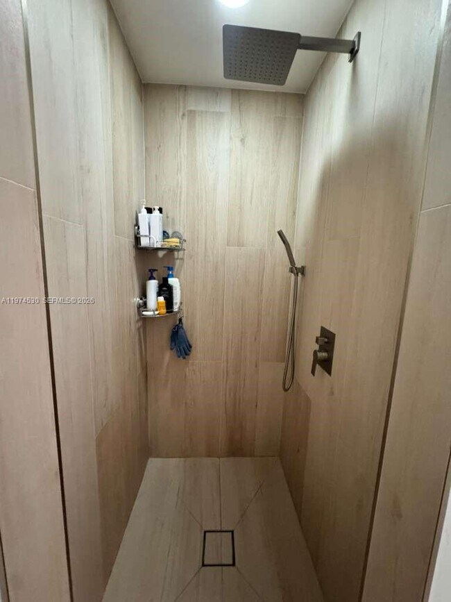 Building Photo - 533 NE 3rd Ave