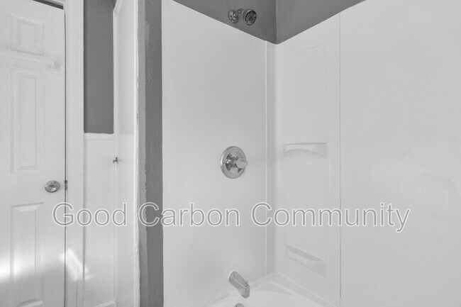 Building Photo - 326 Elmwood Ave