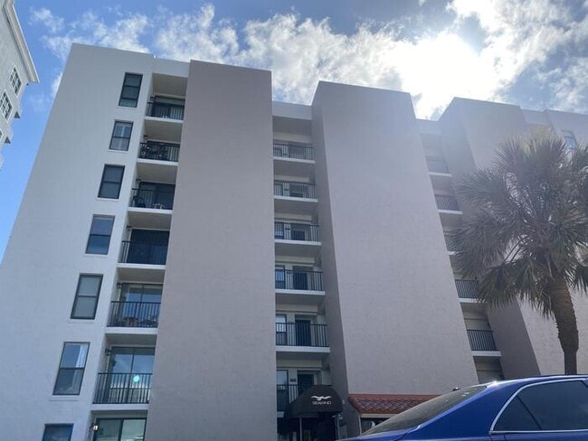 Building Photo - 275 1st St S