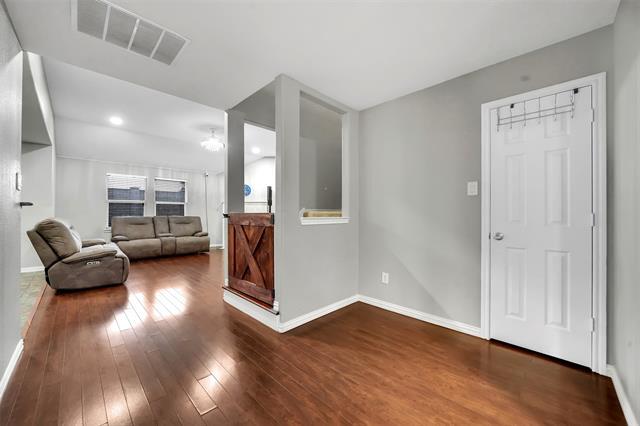 Building Photo - 324 S Mesa Verde Way