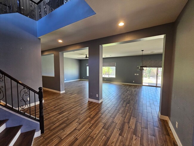 Building Photo - Spacious 4584 sq ft Home in Adora Trails!