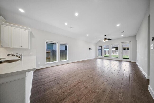 Building Photo - 615 Sand Branch Dr
