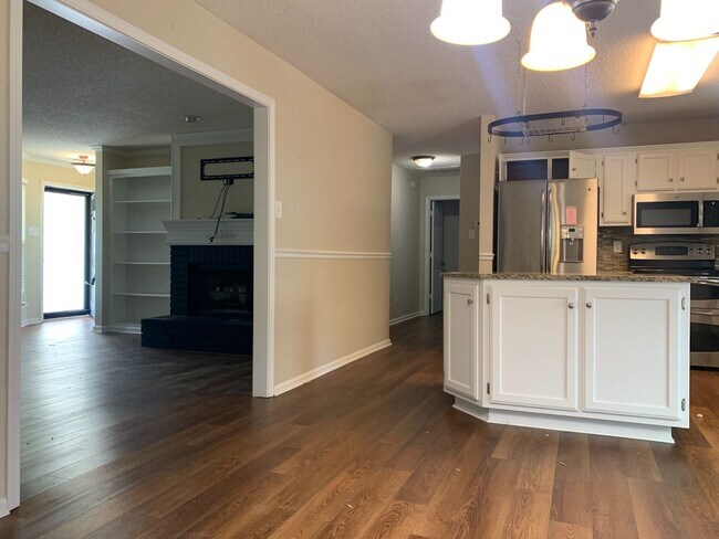 Building Photo - 1 Summer Ridge Ct