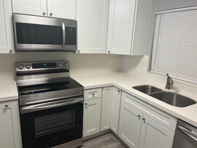 Building Photo - 9461 Evergreen Pl