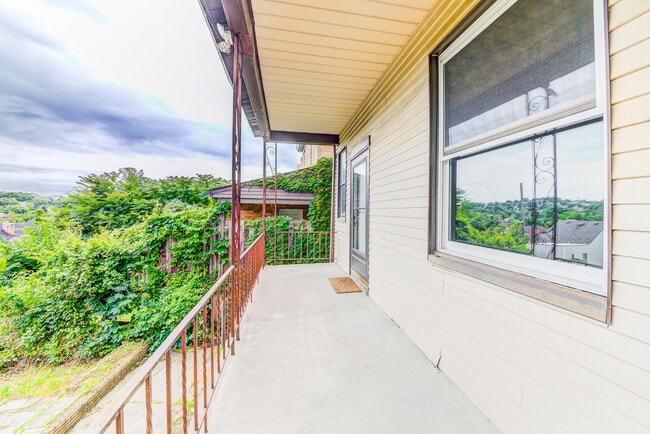 Building Photo - 103 Harwood St