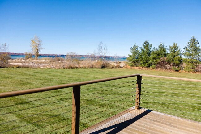 Building Photo - 11988 Cabana Shores Dr