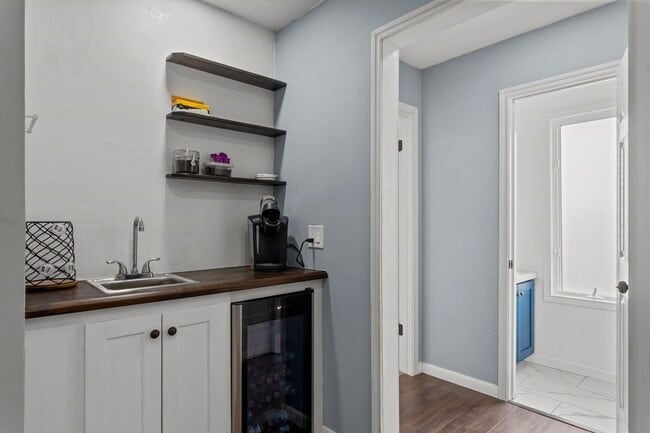 Building Photo - 3322 Providence Dr