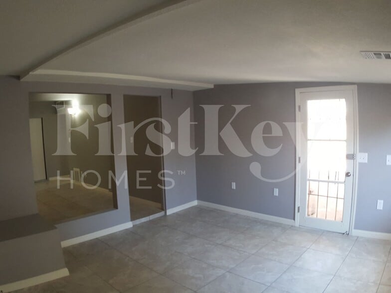 Building Photo - 332 Wisteria Ave
