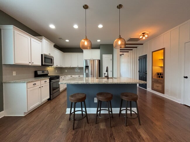 Building Photo - 373 Whispering Breeze Ln