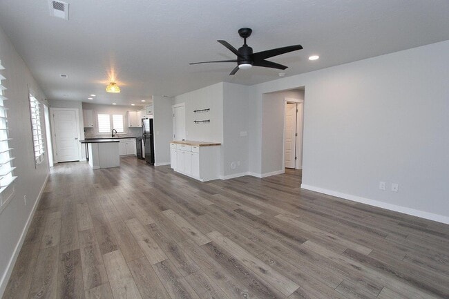 Building Photo - 6587 S Memory Wy