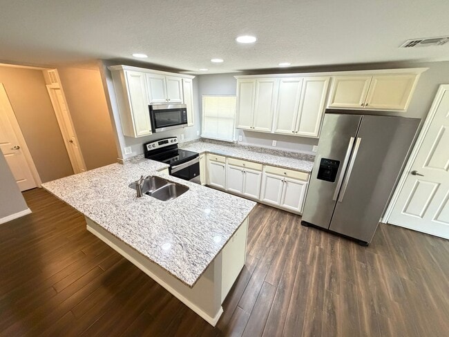 Building Photo - AWESOME 3/2 w/ office HOME in Deltona! You need to check this out!