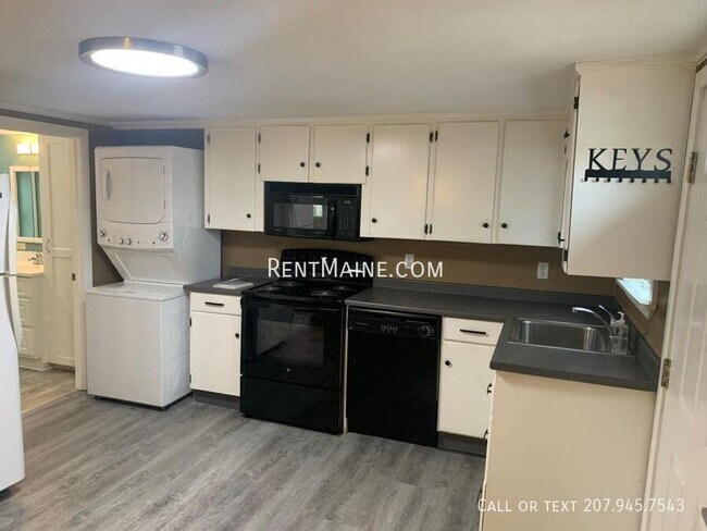 Building Photo - 11 Stillwater Ave