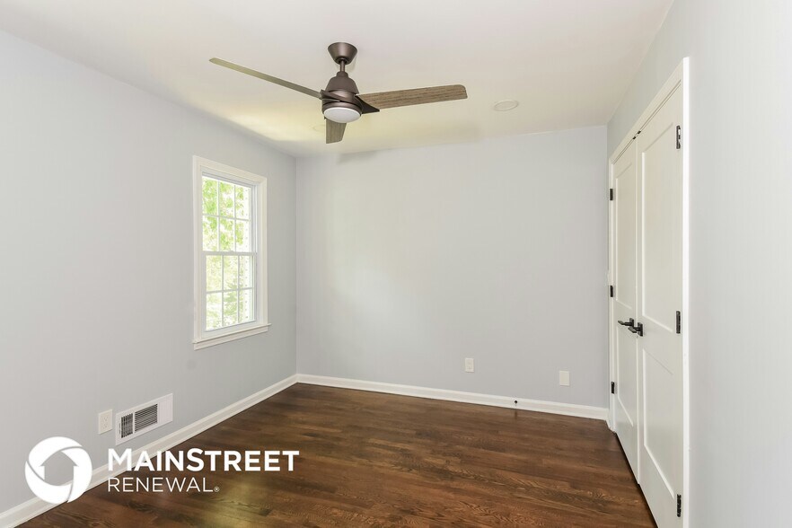 Building Photo - 2730 Cedarbrook Dr