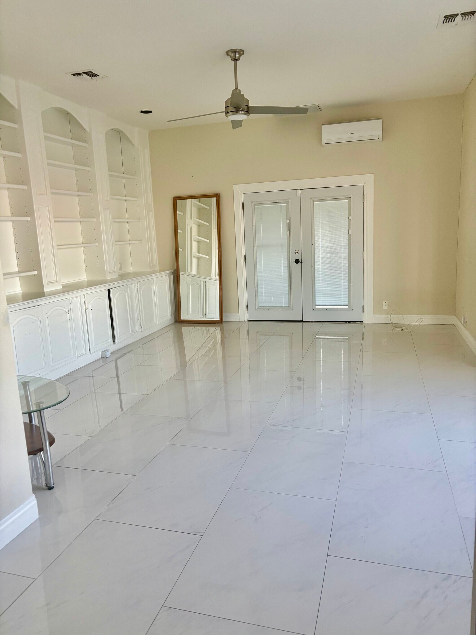 Building Photo - 238 Lakeview Dr