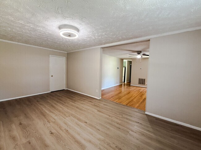 Building Photo - 7220 Ainsley St