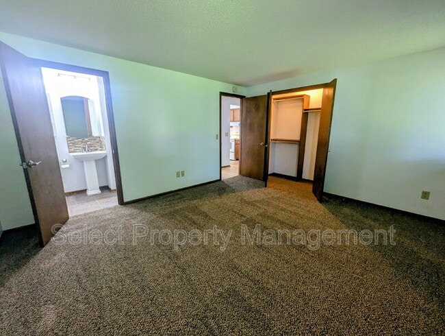 Building Photo - 4619 Arlington Pkwy S