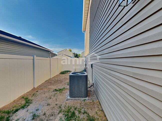 Building Photo - 9220 W Hearthside Dr