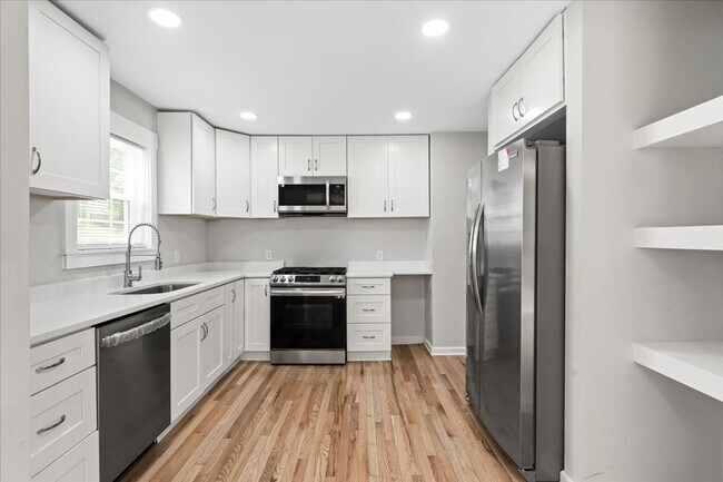 Building Photo - 112 McCary St