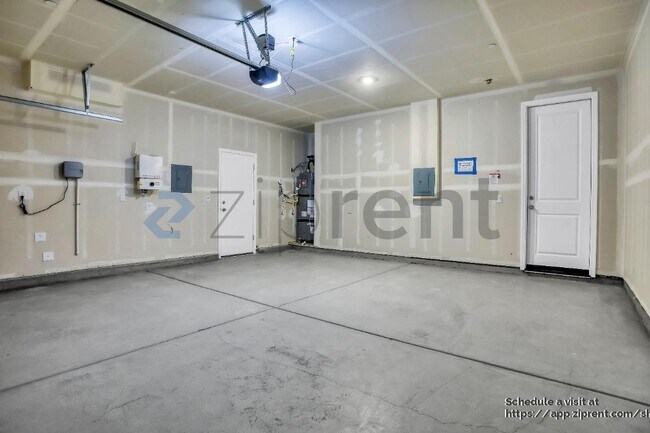 Building Photo - 15474 Hedges Dr