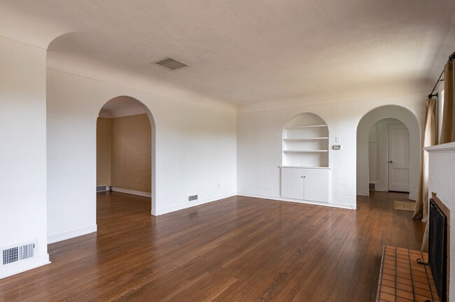 Building Photo - 601 Tulane Dr NE