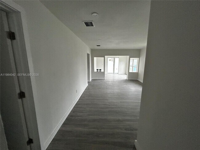 Building Photo - 4429 SW 21st St