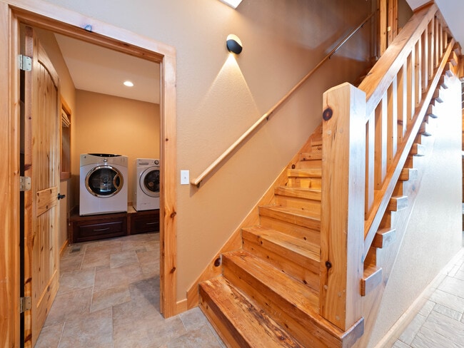 Building Photo - 452 Lotawatah Dr
