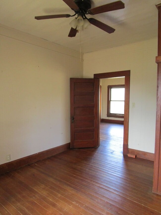 Building Photo - Absolutely Adorable!