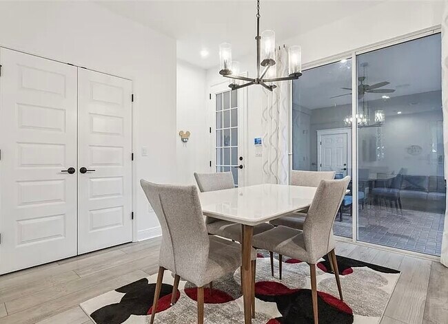 Building Photo - 2340 Woodside Way