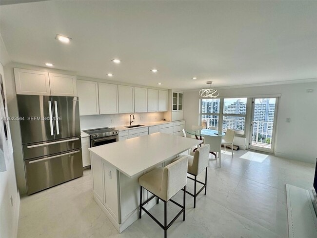 Building Photo - 3000 E Sunrise Blvd