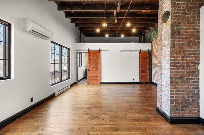 Building Photo - Thiel on 9th