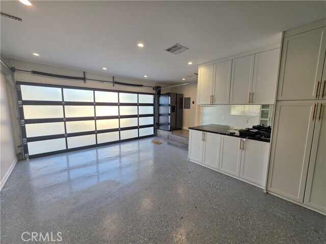 Building Photo - 7954 Crosnoe Ave