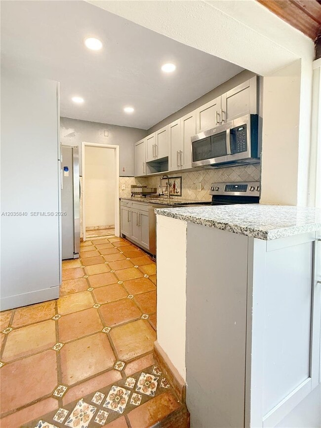 Building Photo - 3390 SW 75th Ave