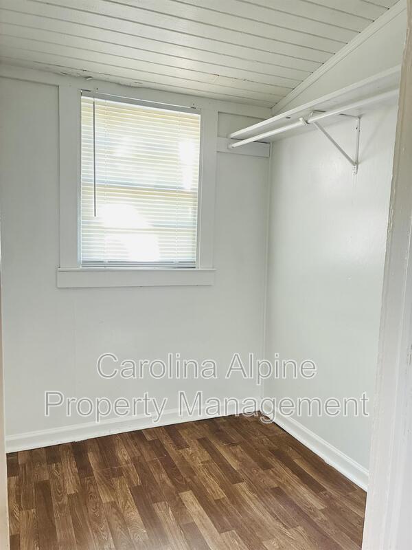 Building Photo - 407 Digh St
