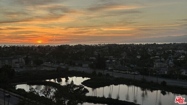 Building Photo - 4316 Marina City Dr