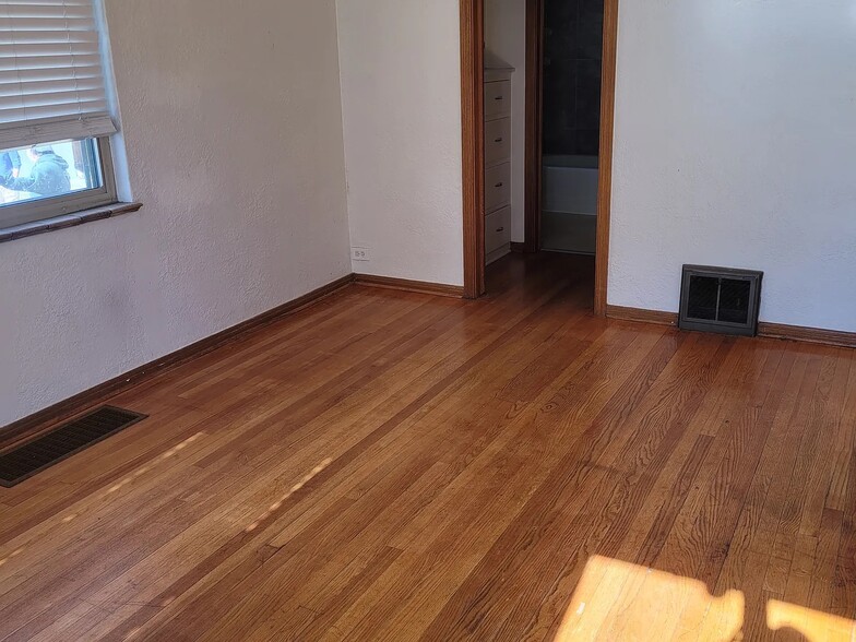 living room - 3648 Ames St